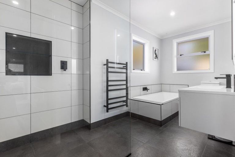 Photo of property in 16 Glen Street, Levin, 5510