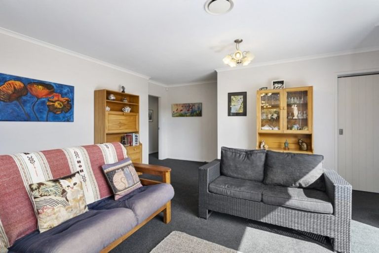 Photo of property in 12 Adrien Way, Awapuni, Palmerston North, 4412