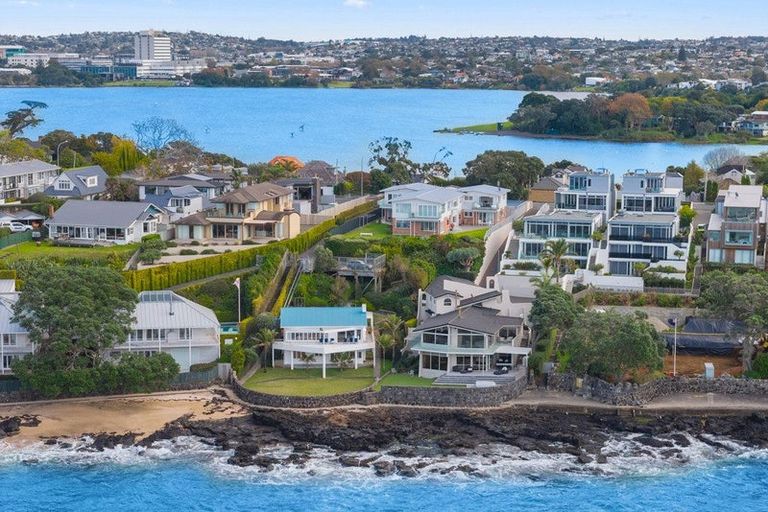 Photo of property in 5/241 Hurstmere Road, Takapuna, Auckland, 0622