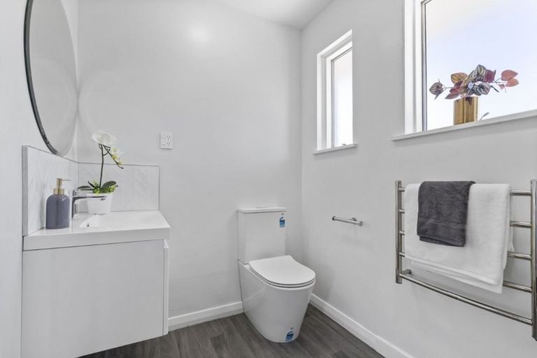 Photo of property in 84 Farquhars Road, Redwood, Christchurch, 8051