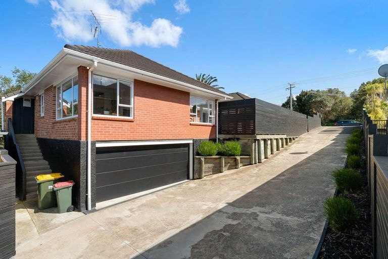 Photo of property in 29 Glenfern Road, Mellons Bay, Auckland, 2014