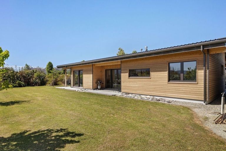 Photo of property in Kane Road, Hawea Flat, Lake Hawea, 9382