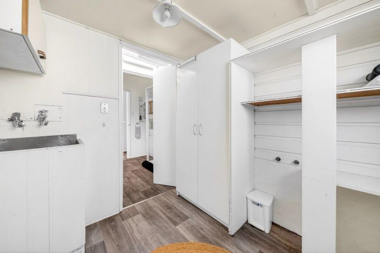 Photo of property in 1 Kempton Street, Greytown, 5712