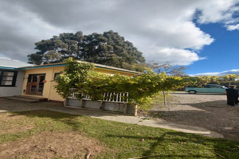Photo of property in 72 Half Mile Road, Tuatapere, 9620