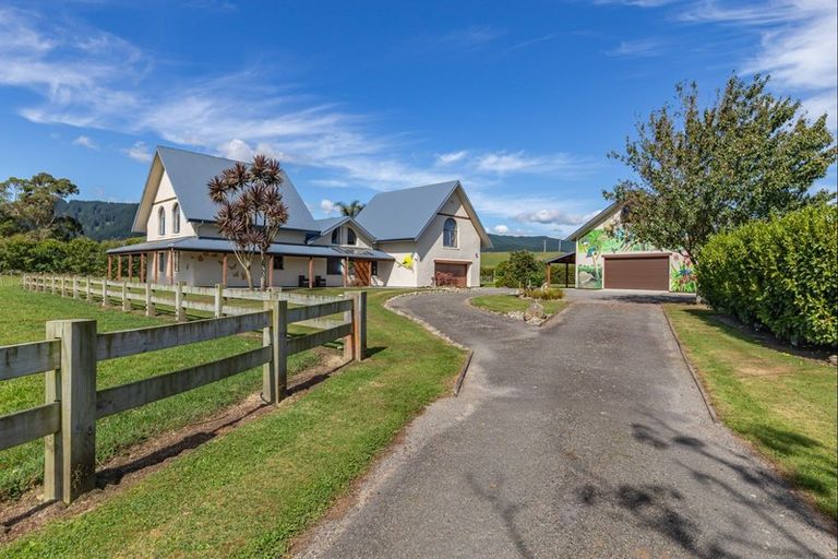 Photo of property in 100 Waihou Road, Levin, 5571