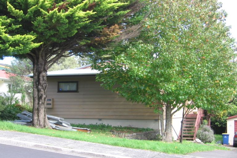 Photo of property in 4 Solea Road, Sunnyvale, Auckland, 0612
