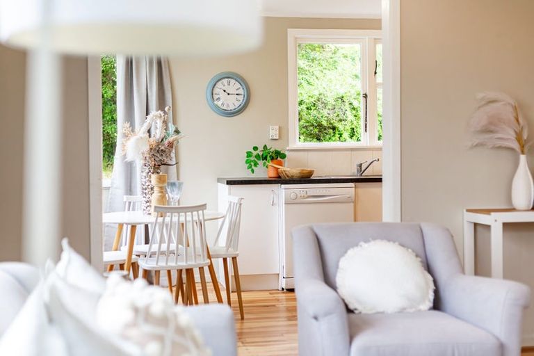 Photo of property in 16 Komata Grove, Waitangirua, Porirua, 5024