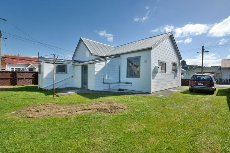 Photo of property in 41 Bathgate Street, South Dunedin, Dunedin, 9012