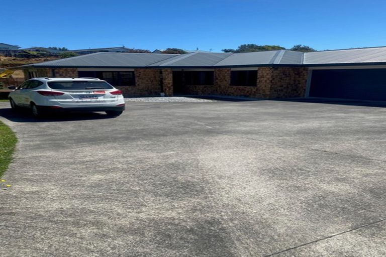 Photo of property in 5 Montrose Place, Highlands Park, New Plymouth, 4312