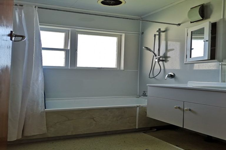 Photo of property in 24 Liston Crescent, Hillcrest, Hamilton, 3216