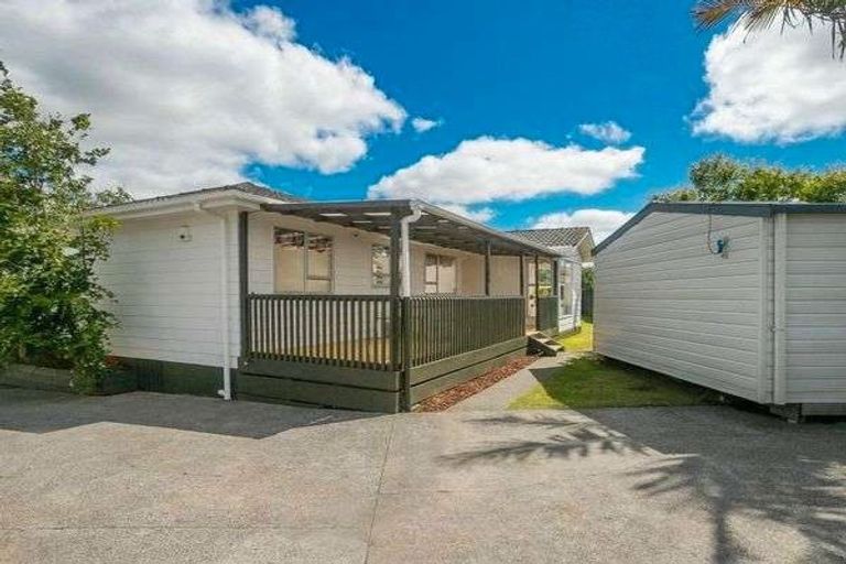 Photo of property in 15 Bedlington Avenue, Manurewa, Auckland, 2102