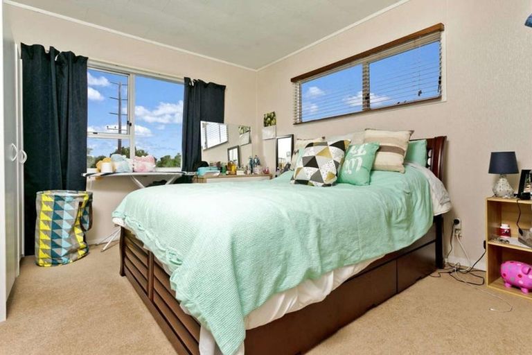 Photo of property in 37 Meadowood Drive, Unsworth Heights, Auckland, 0632