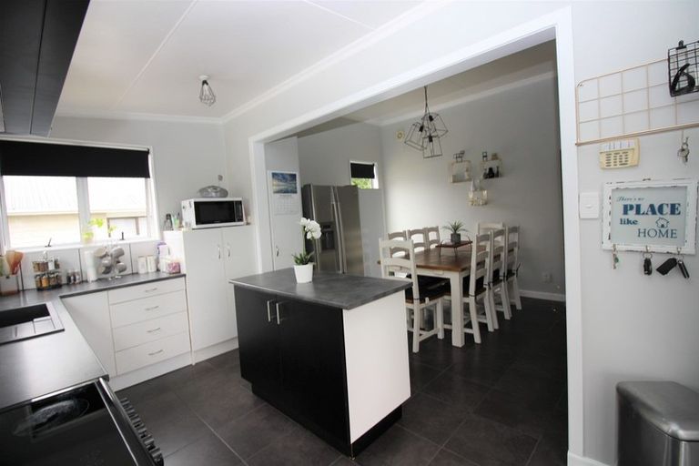 Photo of property in 13 Windsor Street, Dannevirke, 4930