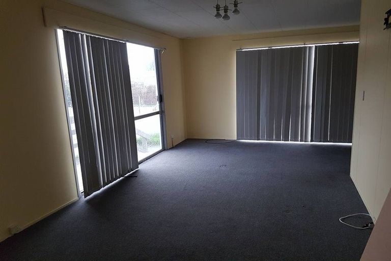 Photo of property in 2/12 Barneys Farm Road, Clendon Park, Auckland, 2103
