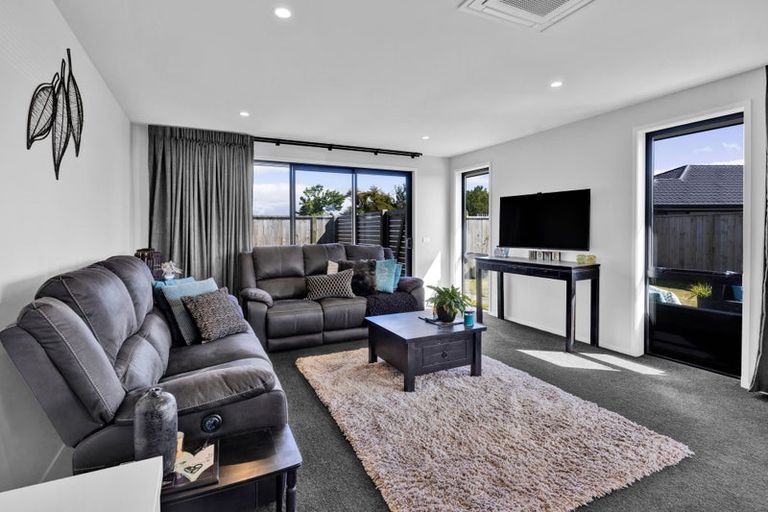 Photo of property in 8 Wheki Lane, Inglewood, 4330