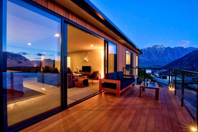 Photo of property in 61 Middleton Road, Queenstown Hill, Queenstown, 9300