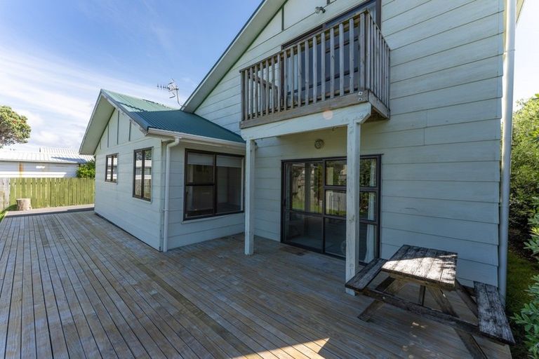 Photo of property in 13 Reeves Street, Waikanae Beach, Waikanae, 5036