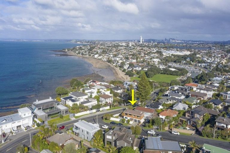 Photo of property in 1/32 Beach Road, Castor Bay, Auckland, 0620