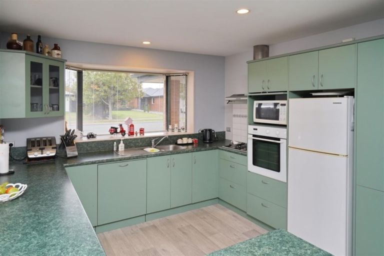 Photo of property in 5 Rue De La Mare, Parklands, Christchurch, 8083