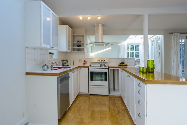 Photo of property in 7 Cottleville Terrace, Thorndon, Wellington, 6011