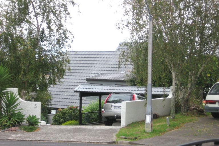 Photo of property in 5 Eucalyptus Place, Beach Haven, Auckland, 0626