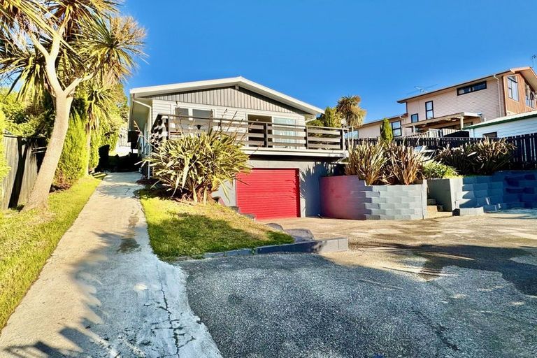Photo of property in 129 Conclusion Street, Ascot Park, Porirua, 5024