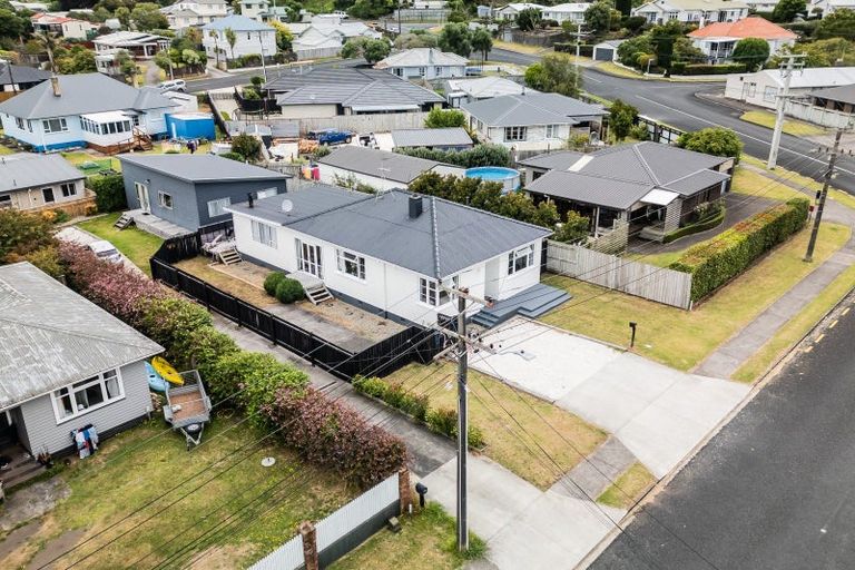 Photo of property in 15a Queens Road, Glen Avon, New Plymouth, 4312