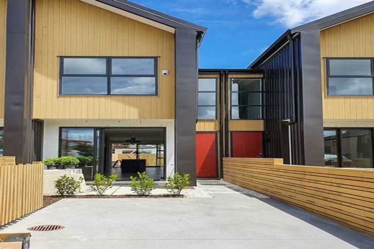 Photo of property in 15 Desalt Drive, Hobsonville, Auckland, 0616