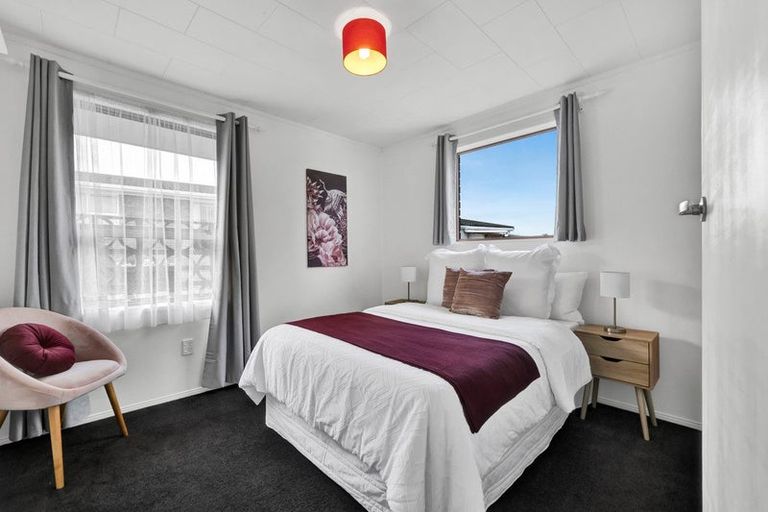 Photo of property in 22 Nevada Drive, Merrilands, New Plymouth, 4312