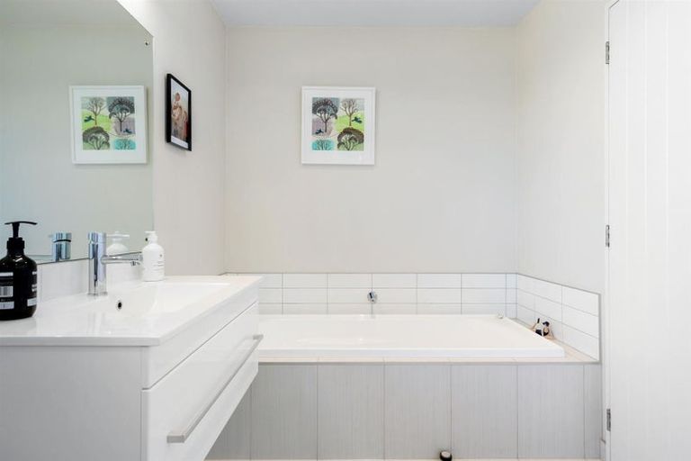 Photo of property in 60 Quinnat Street, Albert Town, Wanaka, 9305