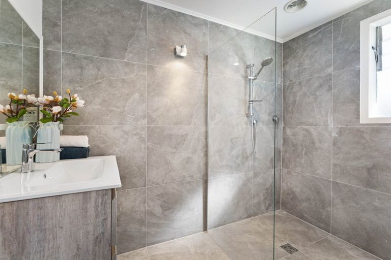 Photo of property in 24 Hill Crescent, Papakura, 2110