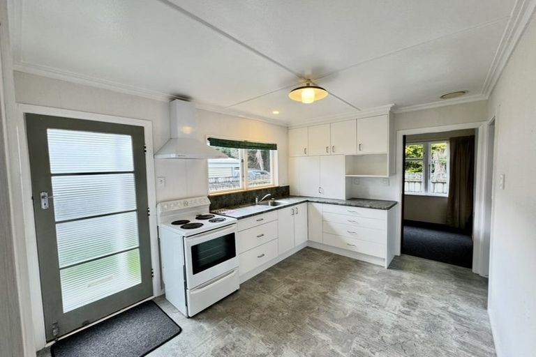 Photo of property in 75 Pahiatua Street, Hokowhitu, Palmerston North, 4410