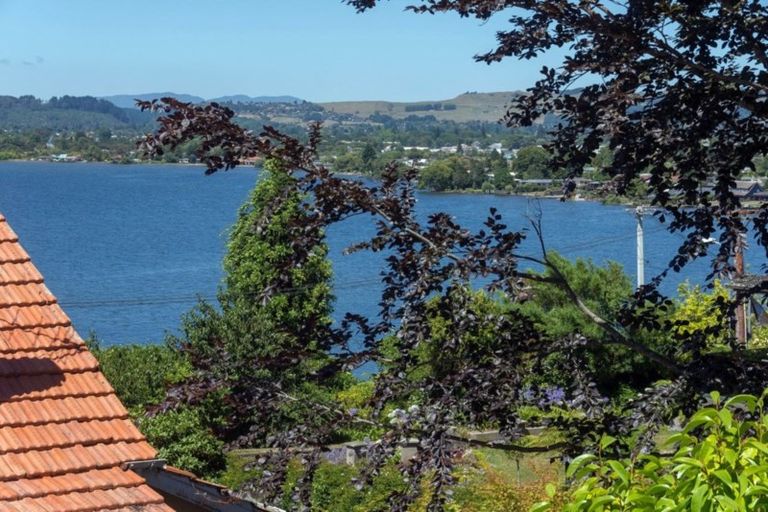 Photo of property in 2 Grand Vue Road, Kawaha Point, Rotorua, 3010