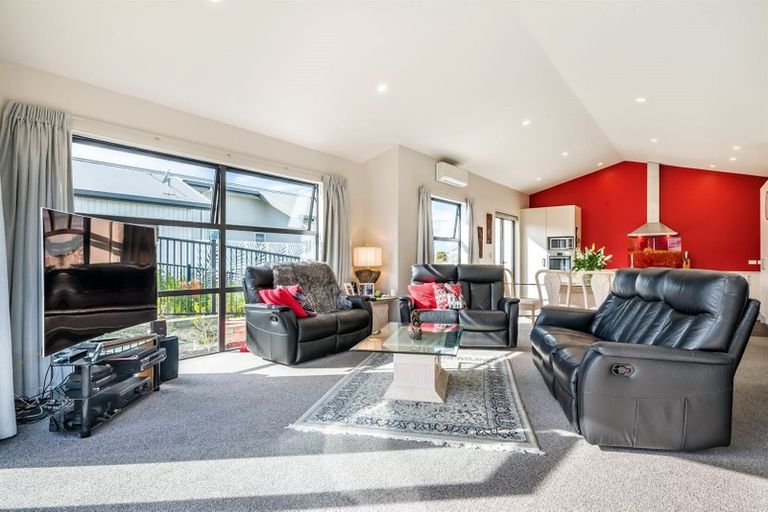 Photo of property in 16 Westerley Place, Long Bay, Auckland, 0630