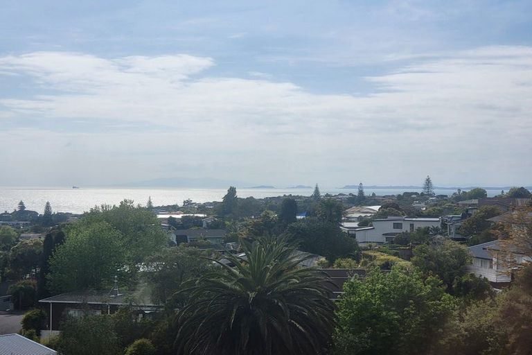 Photo of property in 5 Elizabeth Place, Mairangi Bay, Auckland, 0630