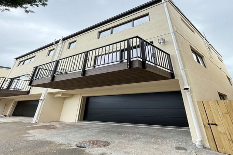 Photo of property in 86 Tiriwa Drive, Massey, Auckland, 0614