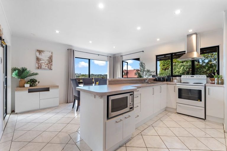Photo of property in 10 Camilla Grove, Totara Vale, Auckland, 0629
