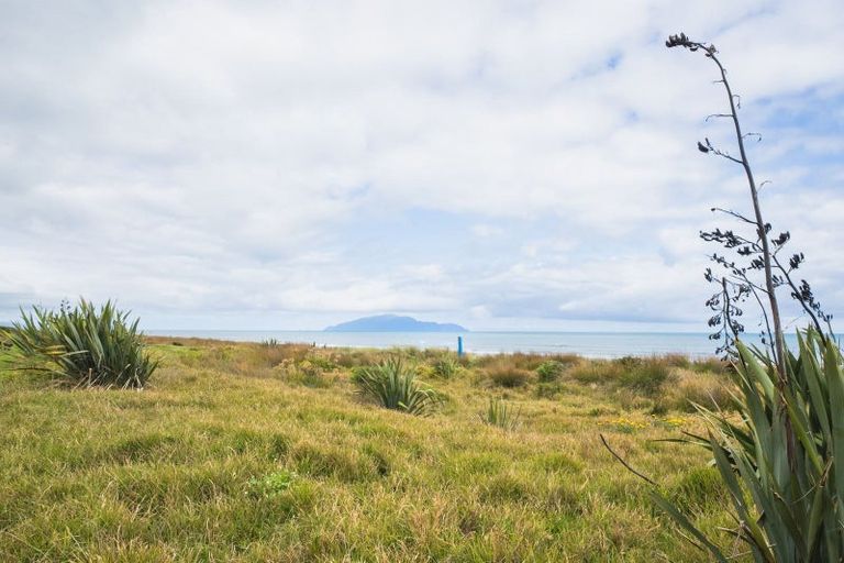 Photo of property in 38 Marine Parade, Otaki Beach, Otaki, 5512