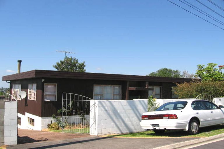 Photo of property in 773 East Coast Road, Northcross, Auckland, 0630