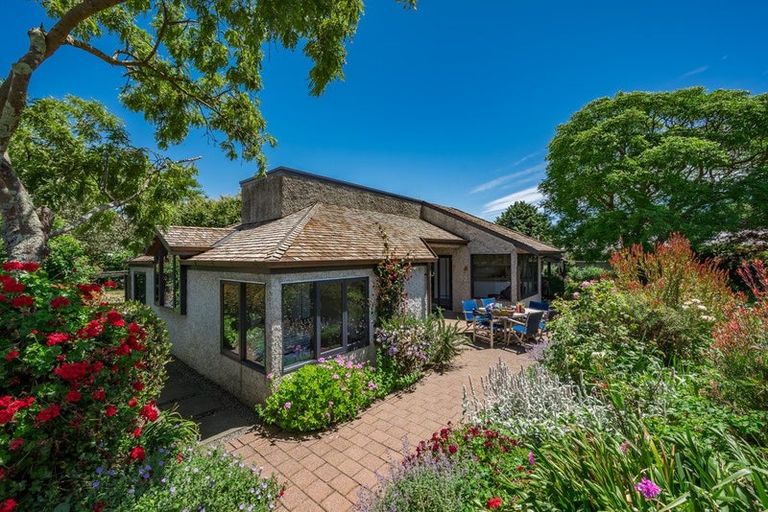 Photo of property in 11 Walnut Grove, Waikanae, 5036