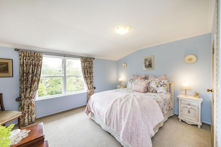 Photo of property in 26 Saint Albans Avenue, Hokowhitu, Palmerston North, 4410