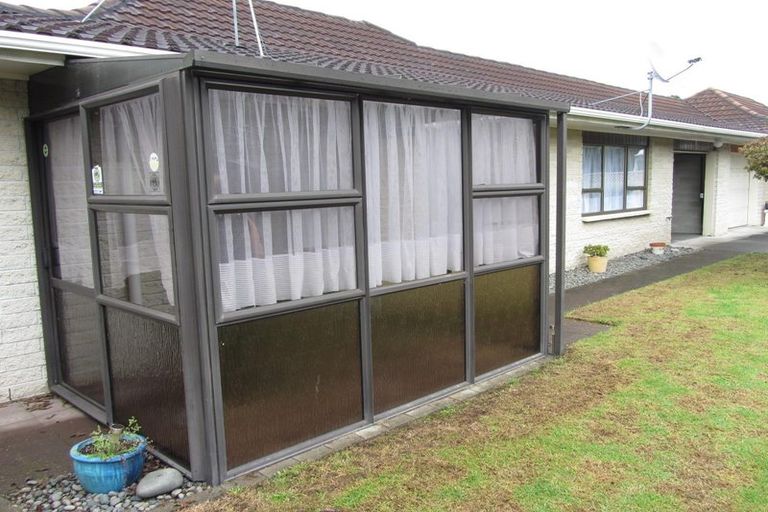 Photo of property in 1/20 Corolu Place, Conifer Grove, Takanini, 2112