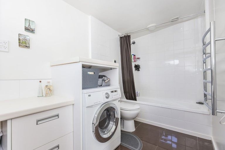 Photo of property in 5 Stafford Street, Mount Victoria, Wellington, 6011