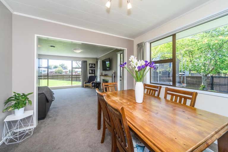 Photo of property in 2 Cecil Place, Cloverlea, Palmerston North, 4412
