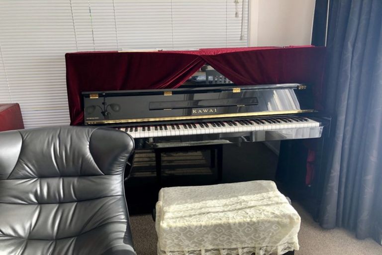 Photo of property in 44 Bleakhouse Road, Howick, Auckland, 2014