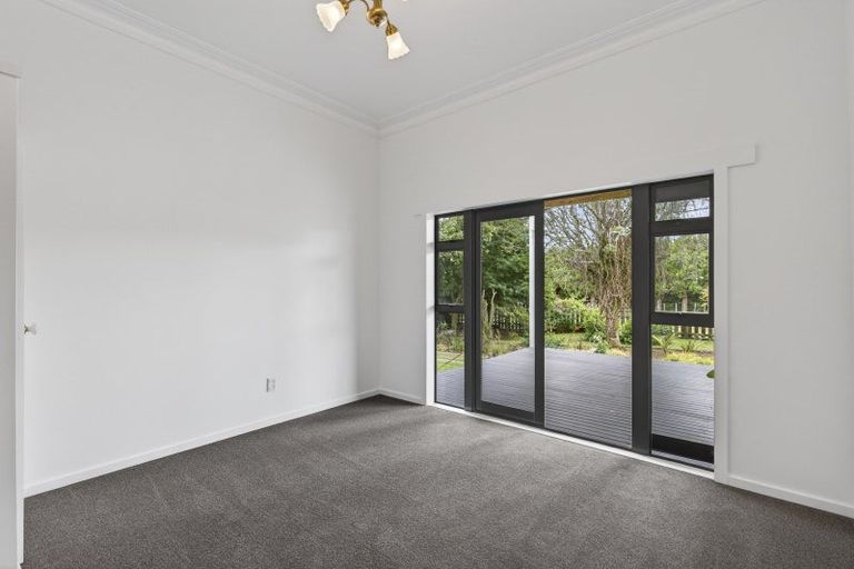Photo of property in 327 Awai Road, Tarurutangi, New Plymouth, 4372