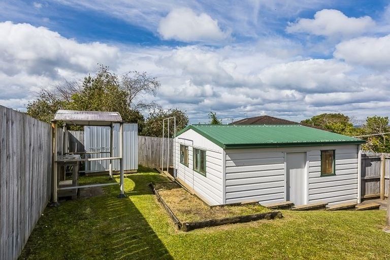 Photo of property in 62 West Harbour Drive, West Harbour, Auckland, 0618