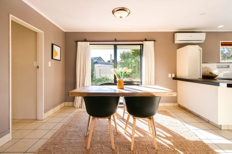 Photo of property in 3 Moana Place, Taradale, Napier, 4112