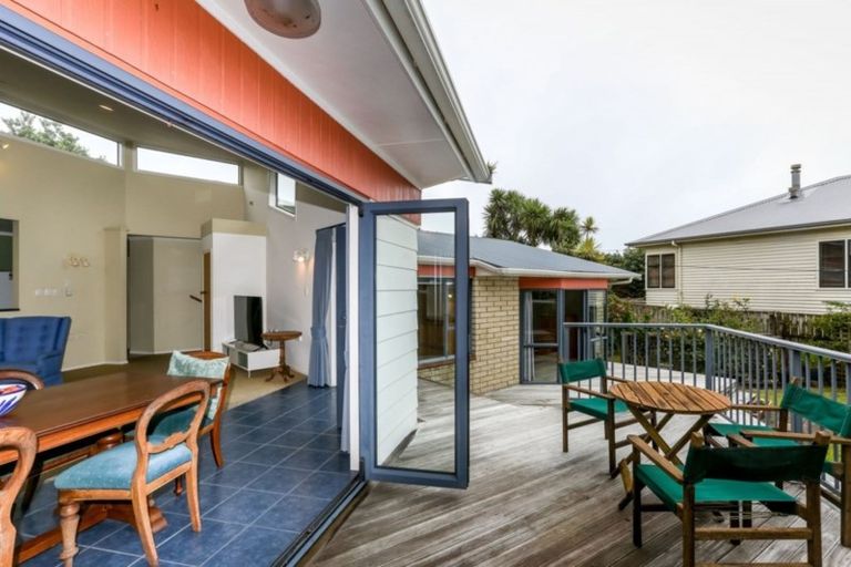 Photo of property in 10 Mcfarlane Street, Oakura, 4314