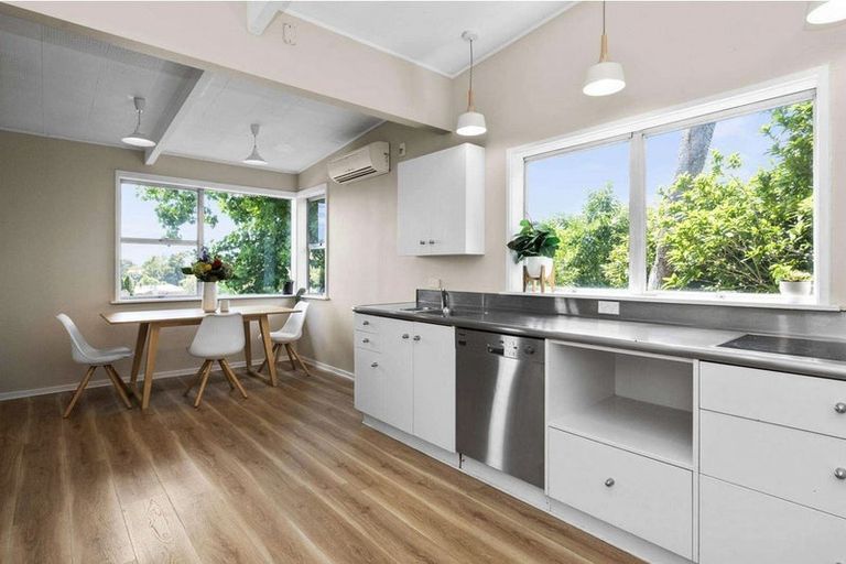 Photo of property in 31 Tauroa Road, Havelock North, 4130